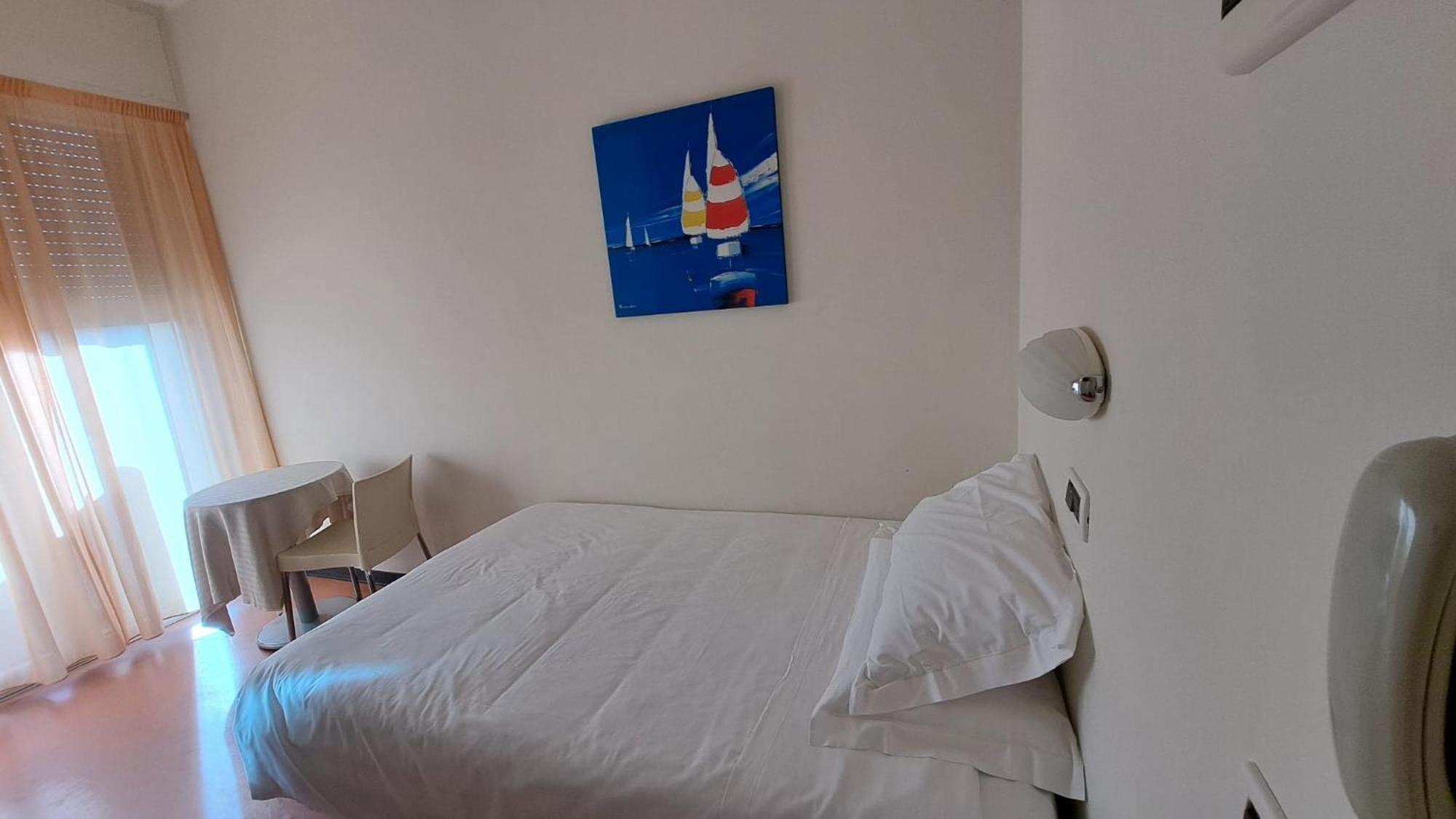 Universal 3*