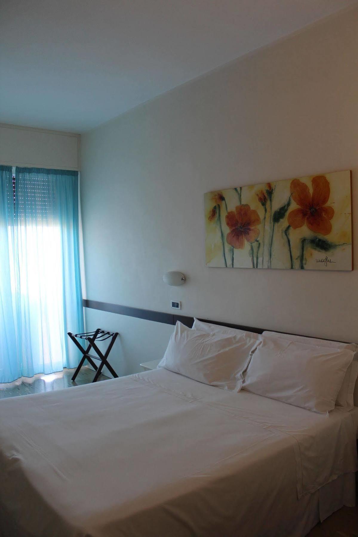 Universal Hotel 3*
